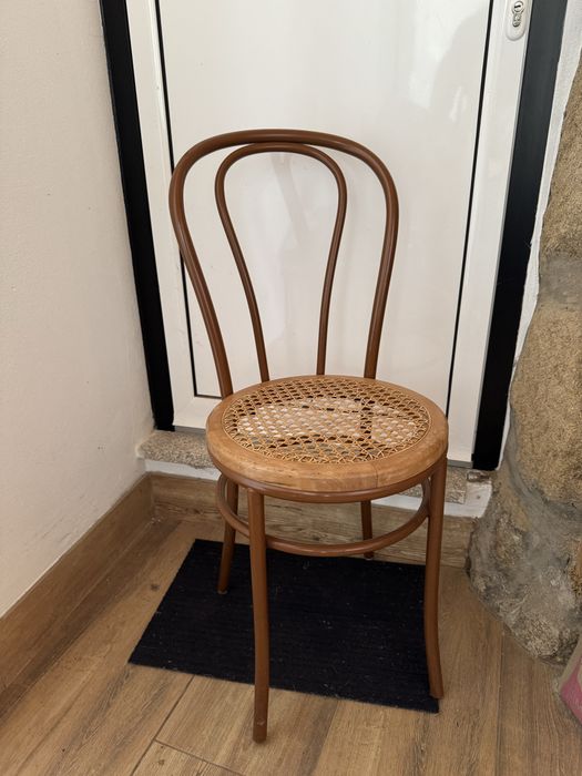 Mesa com tampo de pedra em marmore