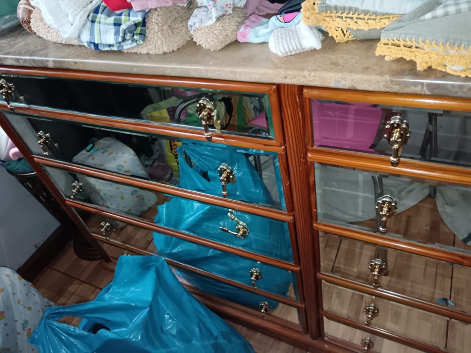 Cómoda com pedra mármore