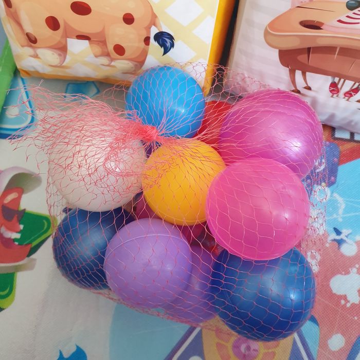 Шарики пластиковые, новые , 12 шт.