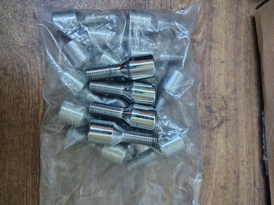 Колісний болт під легкосплавні диски  внутрішній шестигранник М12x1.5x28мм