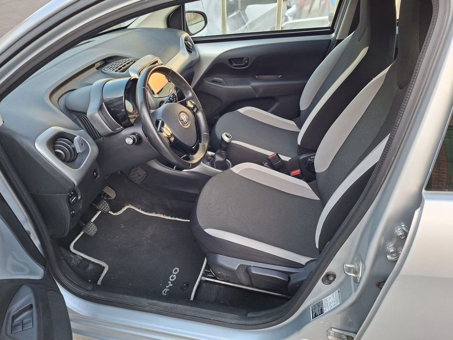 Toyota Aygo Nacional 5P X-Touch X-Play