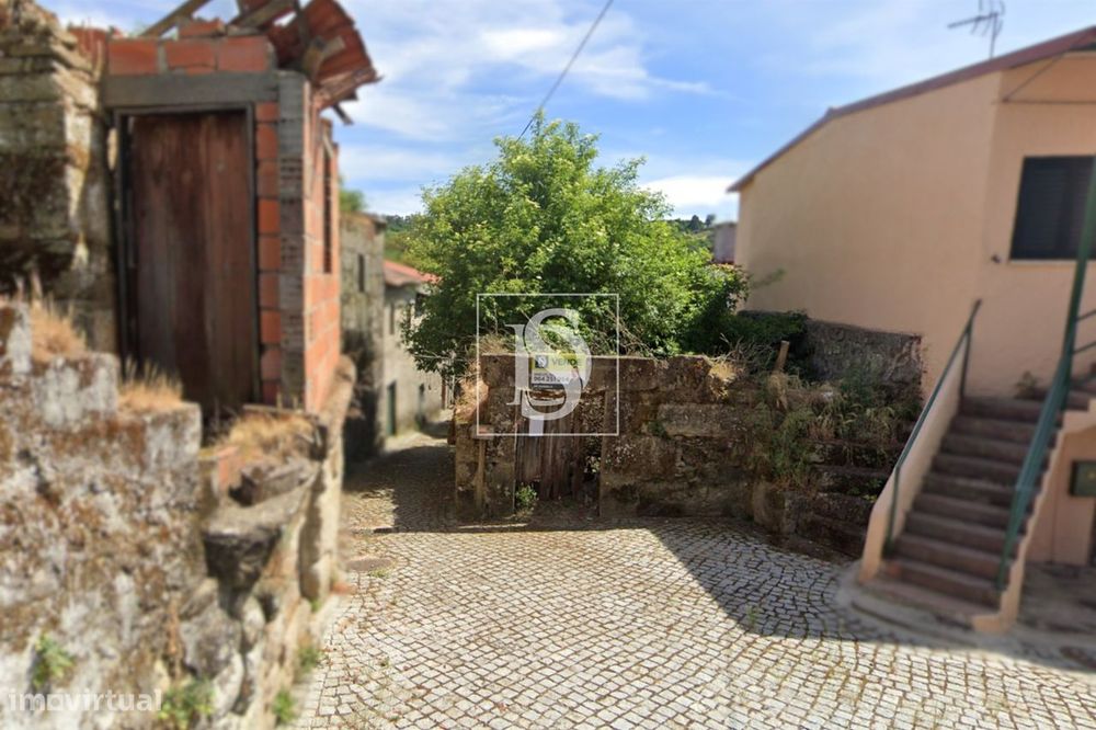 Moradia Devoluta T0 Venda em Santos Evos,Viseu