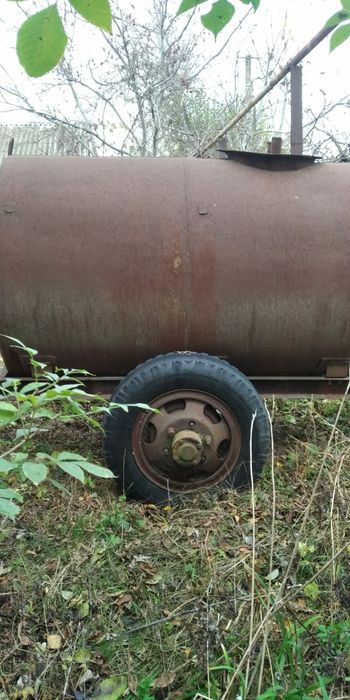 Трактор ЮМЗ-6, плуг ПН 3-35, міжрядний культиватор, бочка залізна