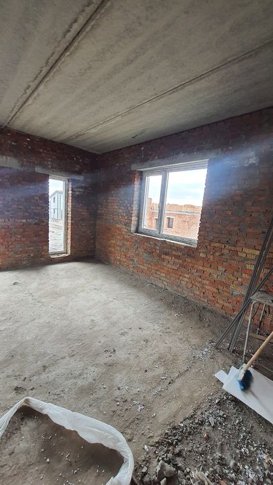 Будинок в котеджному містечку з великою ділянкою та гаражем 37636