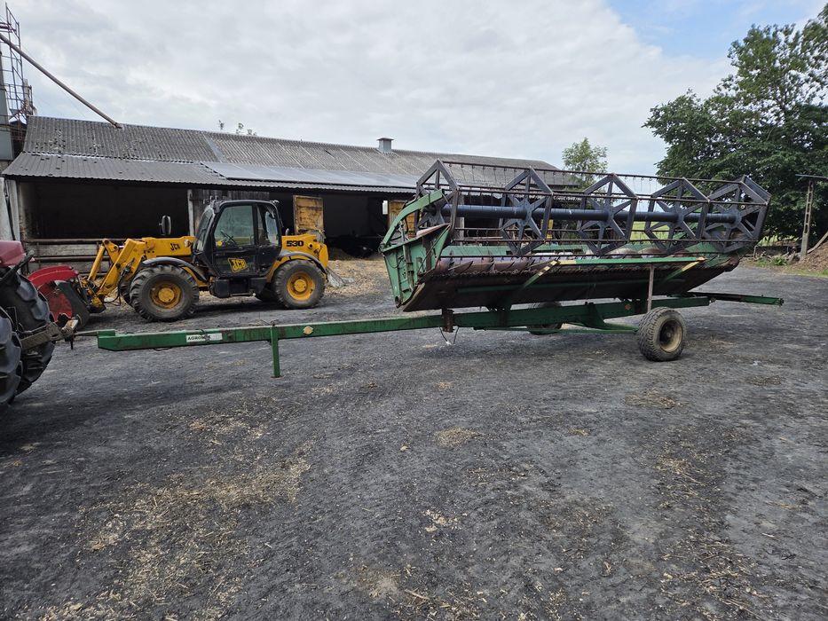 Heder John Deere 818 z wózkiem