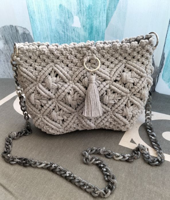 Bolsa cinzenta macramê