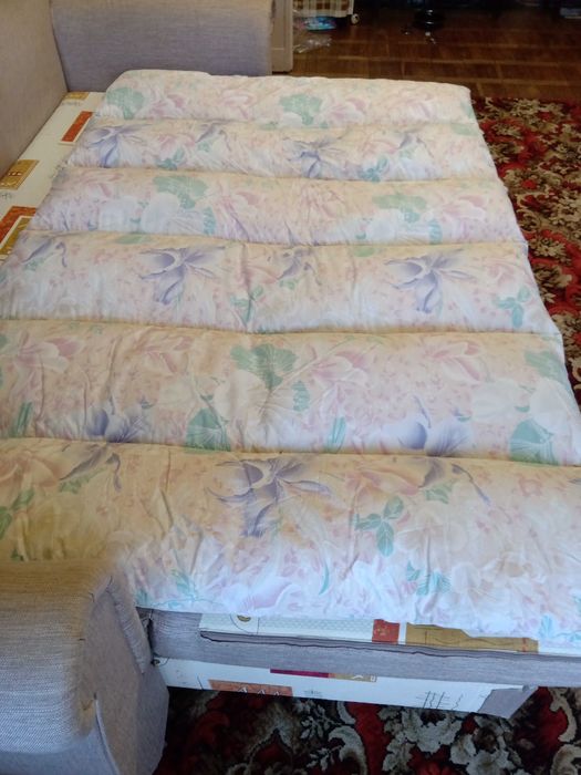 Перина пухова нова.