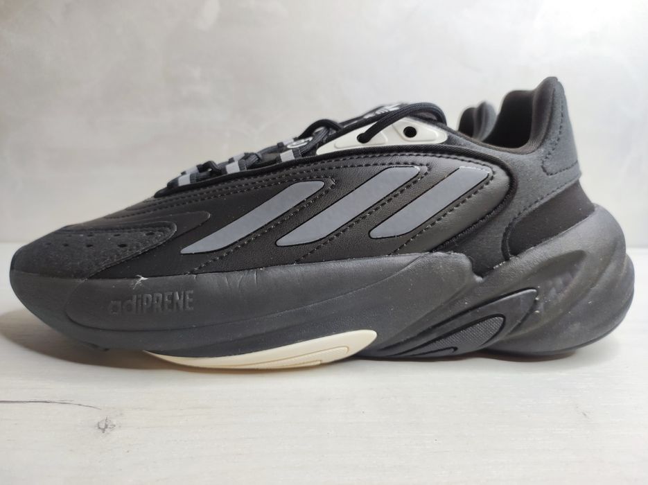 Кросівки adidas  ozelia originals