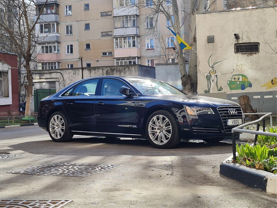 Audi A8 2013 (короткая база)