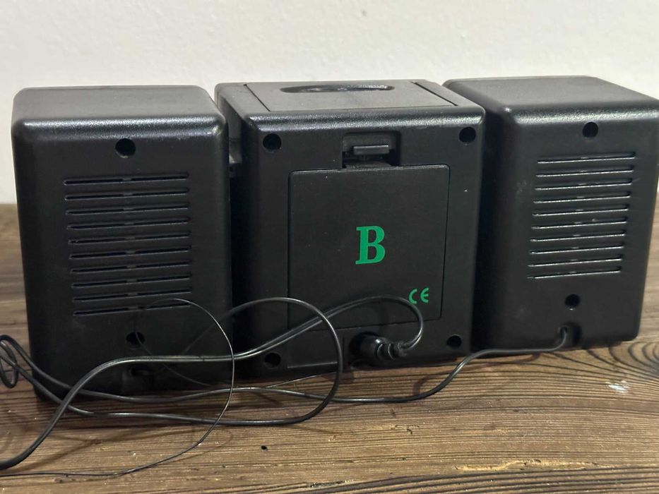 Mini radio / wieża retro na baterie - 23 cm długość