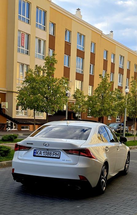 Lexus is300 2.0 2017 ідеал