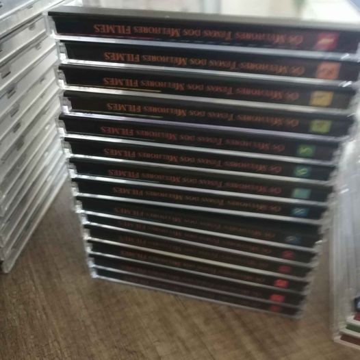Várias coleções de musica em CDS o valor é para tudo
