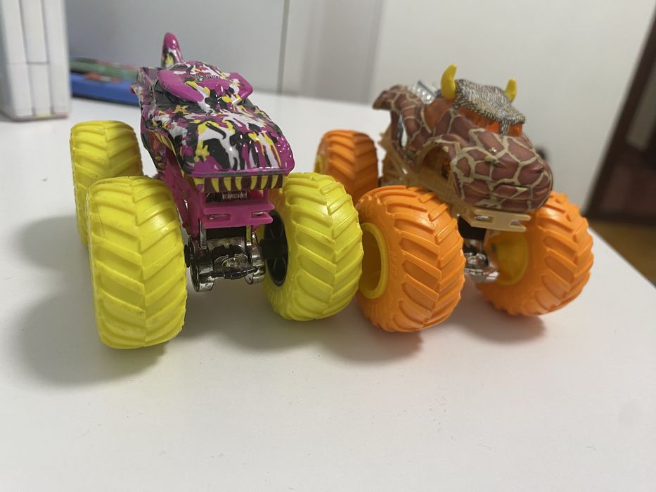 Машинки Hot Wheels монстер трек