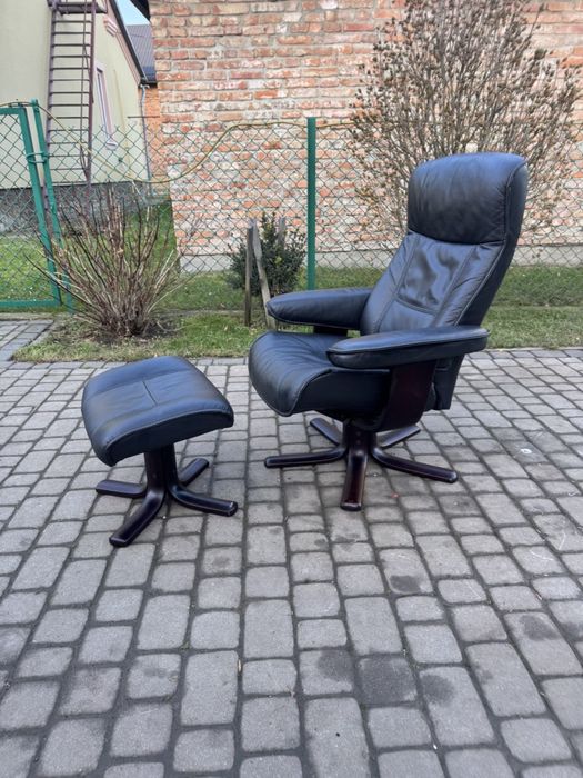 Крісло реклайнер з пуфом шкіряне (00136)