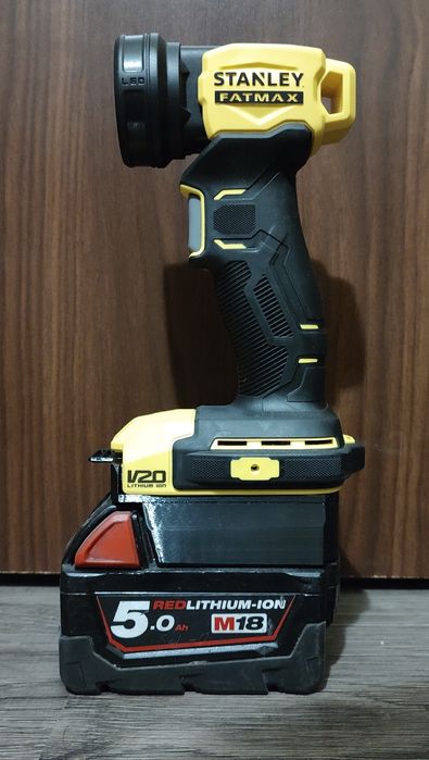Adapter Stanley Fatmax V20 na baterie Milwaukee M18