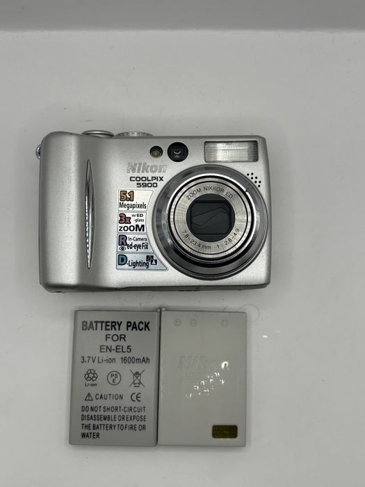 Цифровий фотоапарат Nikon Coolpix 5900