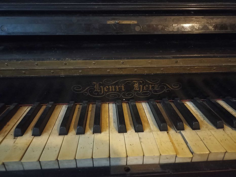 Piano antigo Henri Herz – peça de coleção