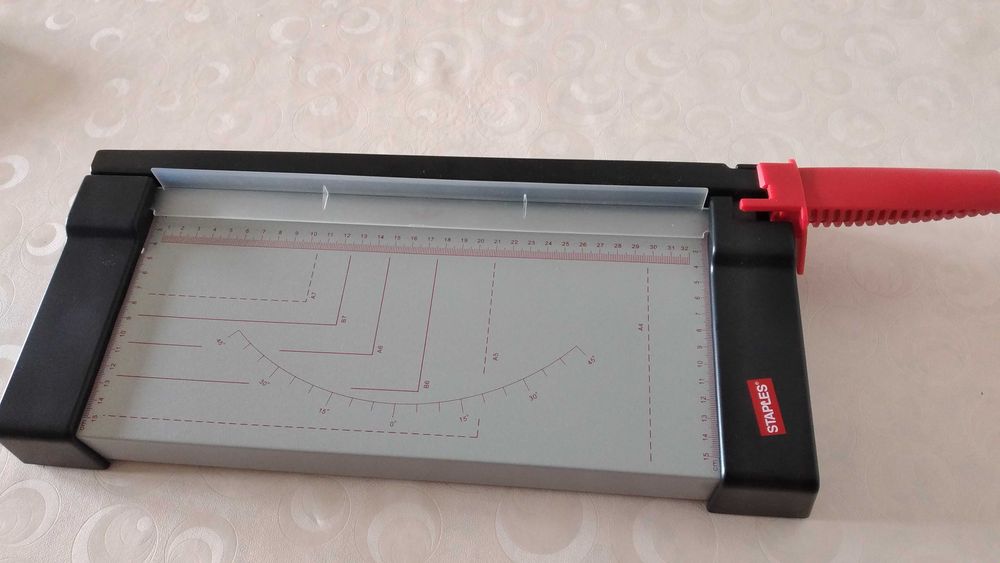 Guilhotina Staples A4 Cz