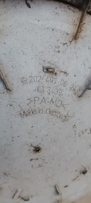 Kołpaki; dekle do Mercedesa