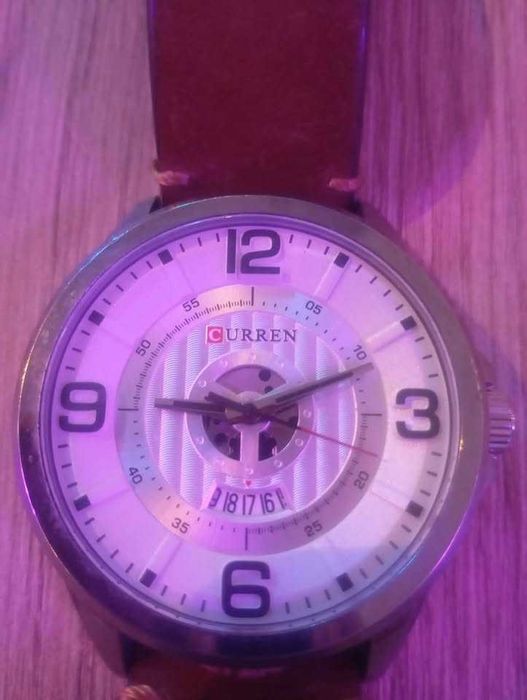 à venda: relógio da marca Curren.