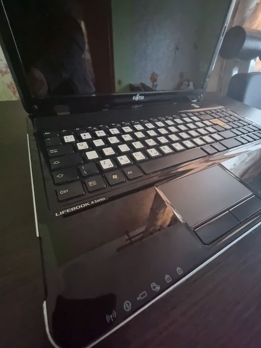 Ноутбук Fujitsu LIFEBOOK AH531  i5