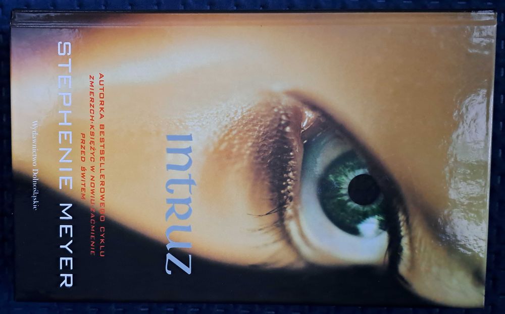 Książka Intruz, autor: Stephenie Meyer, okładka twarda, jak nowa