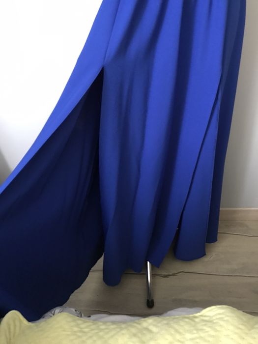 Suknia z rozcięciem