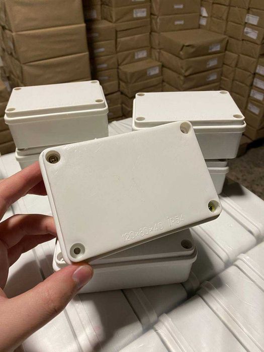 プロセンダー　本物　箱無 Коробка распределительная 120х80х40, без отверстий (IP54) - есть