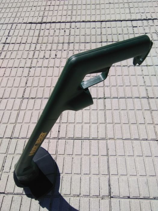Aparador de relva Black e Decker