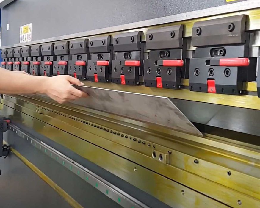 Листогиб •Прес для гнуття з ЧПУ 110 т 3,2м •Accurl 32110 Delem DA 58T