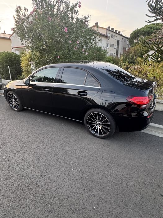 Mercedes-Benz A180d vendo ou troco por carro de 7 lugares