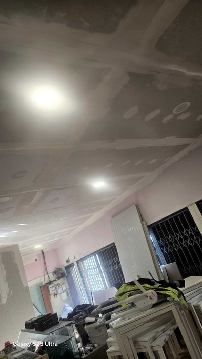 Executo serviços de trolha, pintura, capoto, obras afins