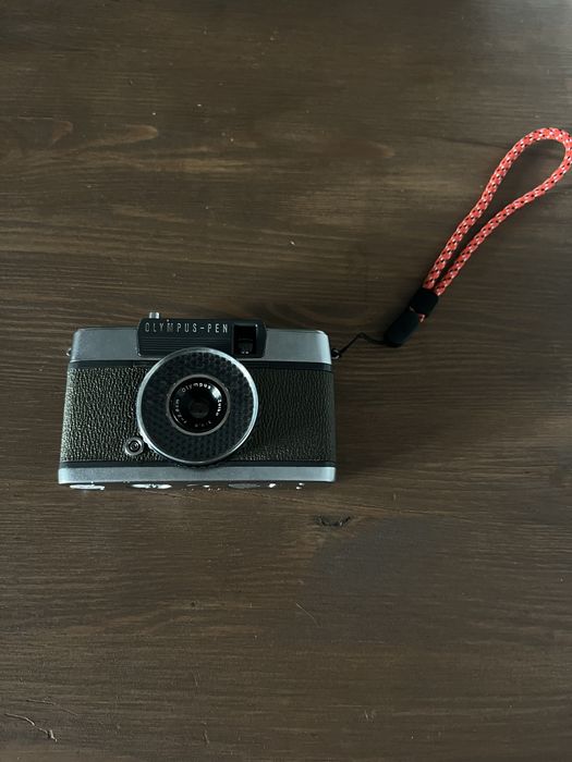 olympus pen-ee original 1960s half-frame 35 mm