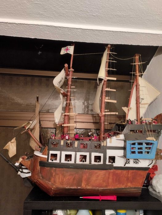 Barco feito em cartão