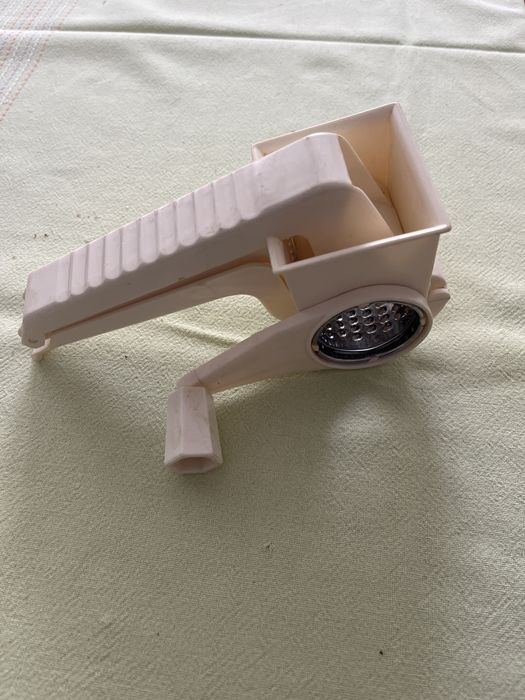 Ralador manual frutos secos, ervas