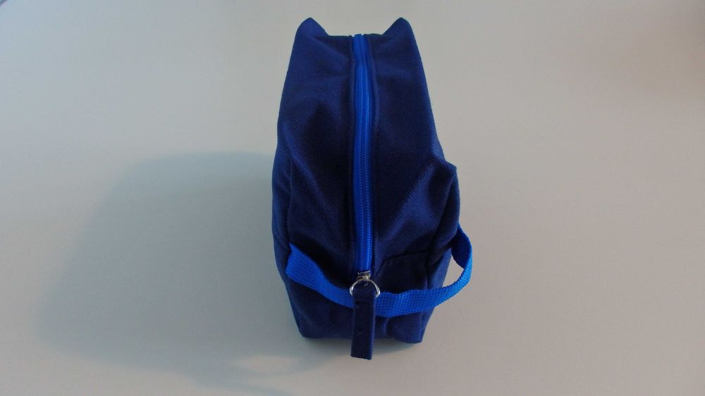 BIOTHERM kosmetyczka męska niebieska na suwak