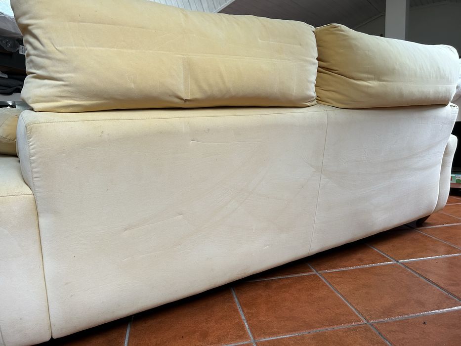 Sofá com encosto inclinável