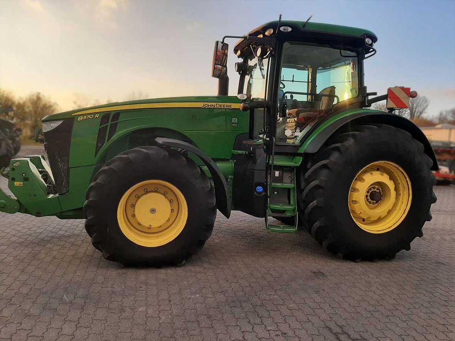 Трактор John Deere 8370 R