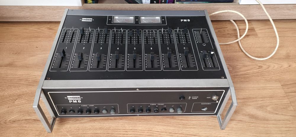 Elektronika PM-8 – stary, analogowy mikser 8-kanałowy
