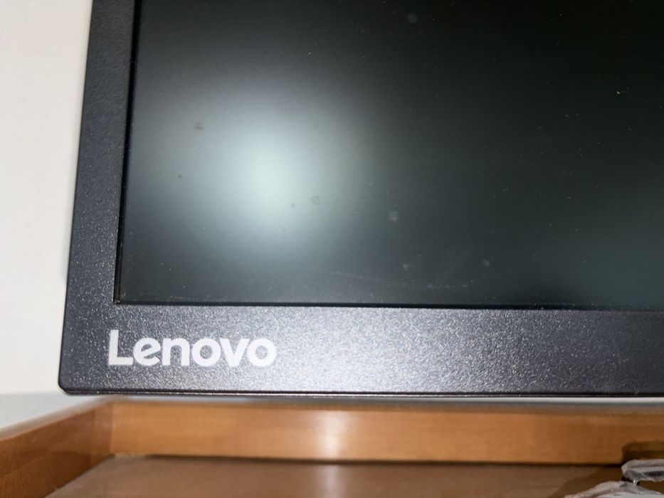 Monitor lenovo com pouco uso