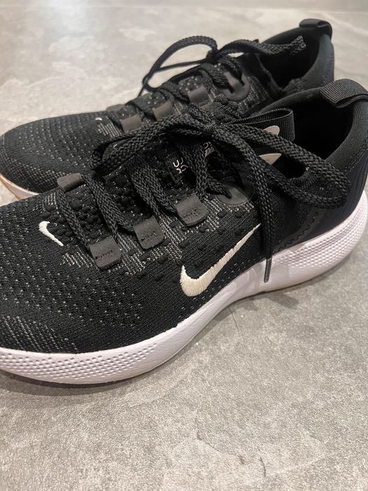 Buty Nike React Escape Flyknit Run do biegania