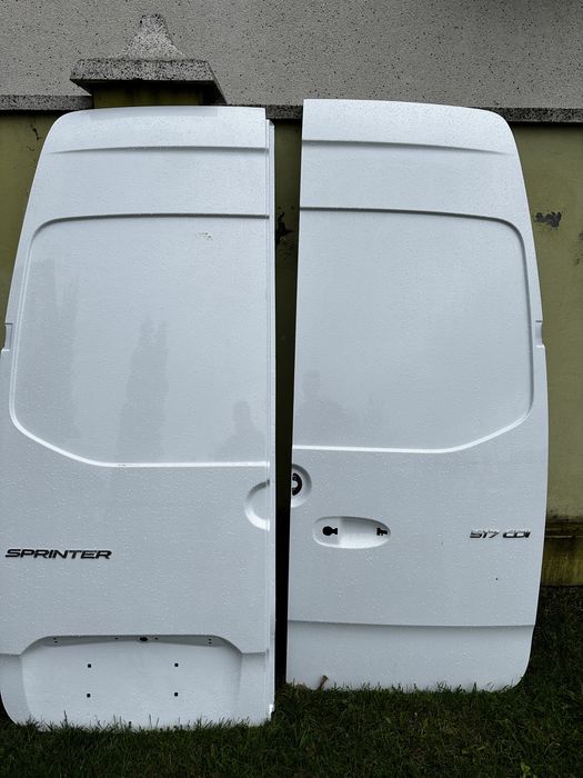 Двері дверка задні спрінтер W907 W910 Sprinter спринтер