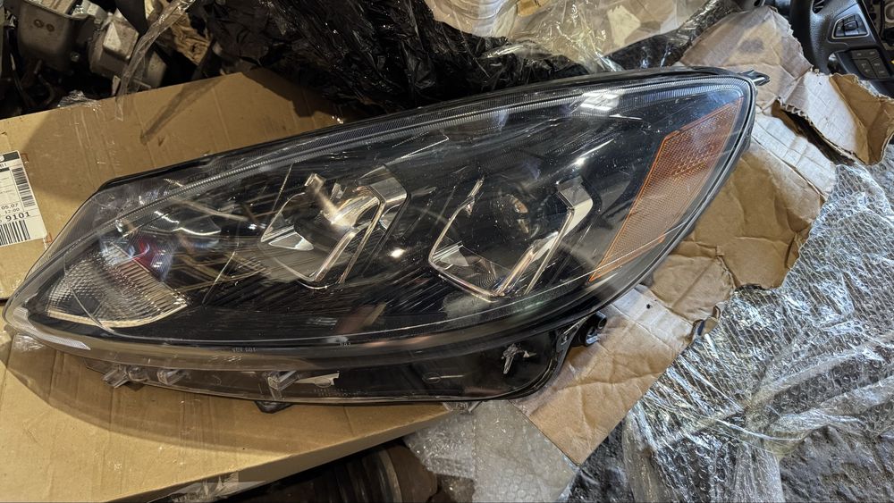 Ліва фара Ford Escape mk4 usa 2021