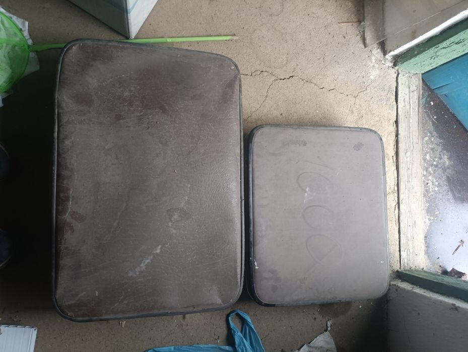 Чемодан, портфель старовинний