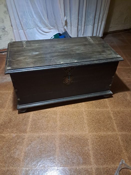 Mala baú  em madeira