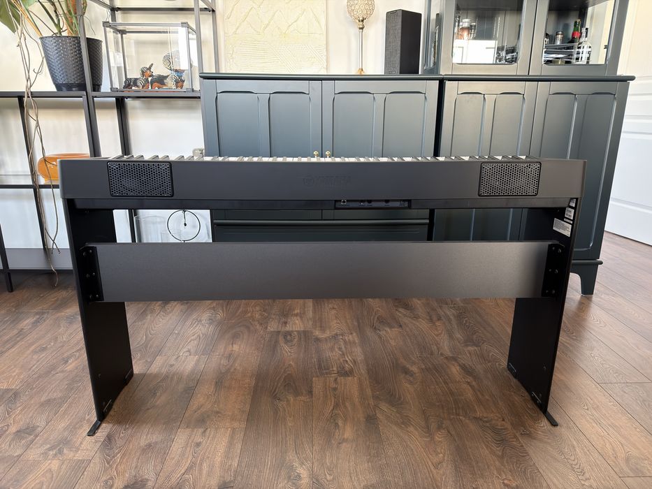 Yamaha P-145B + statyw L-100B – stan jak nowy, komplet