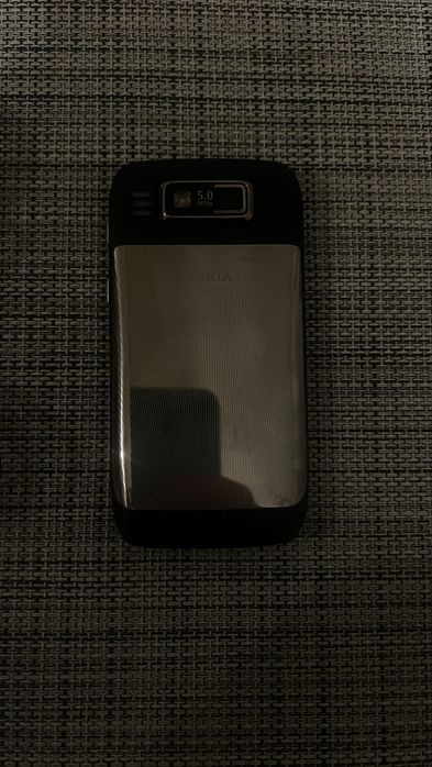 Telemovél Nokia E72