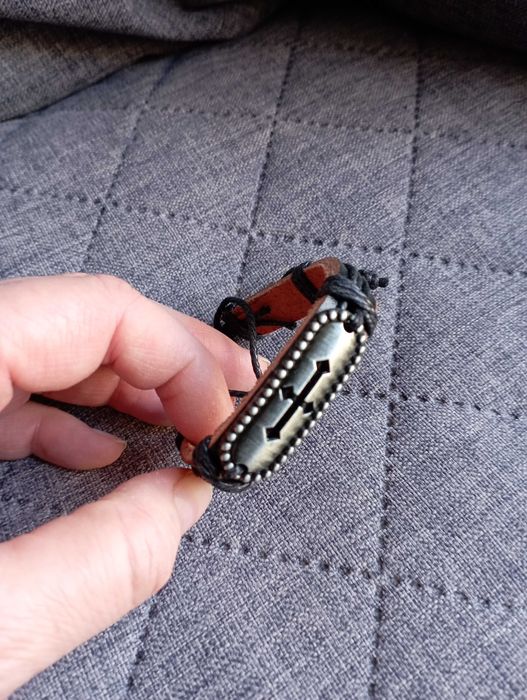 Bransoletka zaciągana z krzyżem