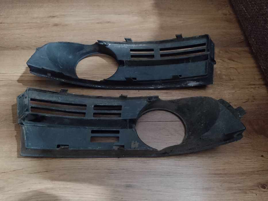 Решітка радіатора, распредвал, радіатор  VW Touran. Бамперні решітки