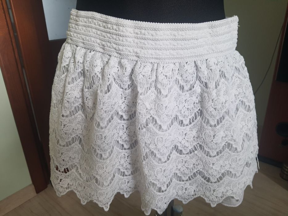 Biała spódnica koronkowa mini 38